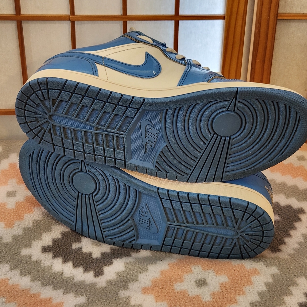 Nike Air Jordan 1 Low - Picture 4 of 10